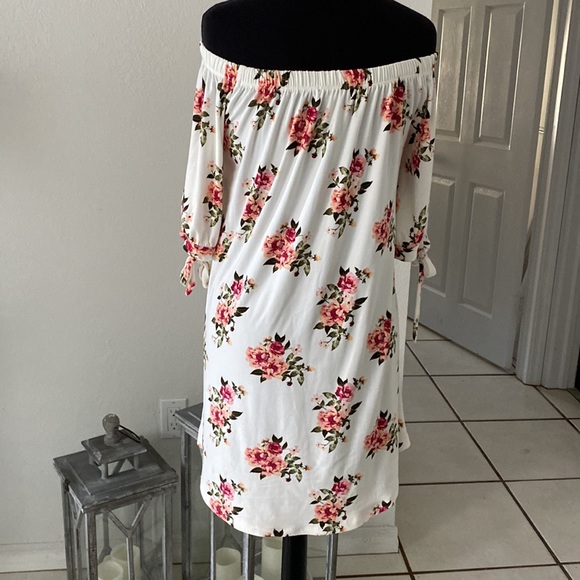 Women’s Dress - Picture 2 of 2